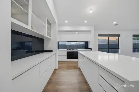 Property photo of 3 Cradle Circuit Manor Lakes VIC 3024
