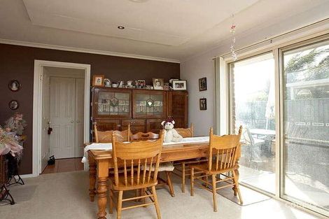 Property photo of 10 Thistlewood Place Cranbourne East VIC 3977