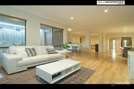 Property photo of 14 Gippsland Circuit Forest Lake QLD 4078