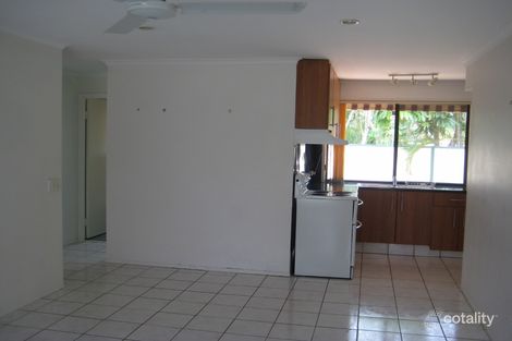 9/11 Hoya Ct, Labrador, QLD 4215