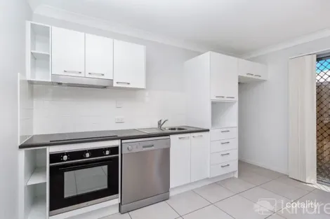 2/4 Sterling Rd, Morayfield, QLD 4506