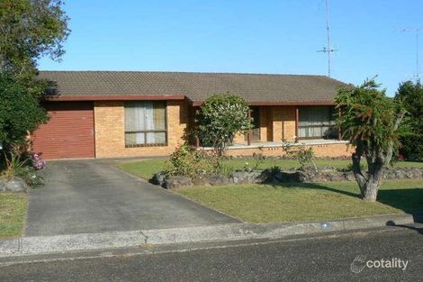 2 Magnolia Cres, Taree, NSW 2430