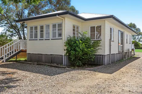 11 Victoria St, Clifton, QLD 4361