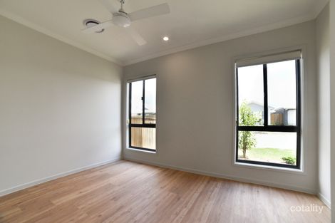 Property photo of 2/33 Oakover Crescent Nirimba QLD 4551