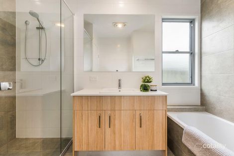 Property photo of 2/9 Myrtle Court Mooloolah Valley QLD 4553