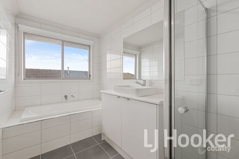 Property photo of 28 Hutchison Road Mambourin VIC 3024