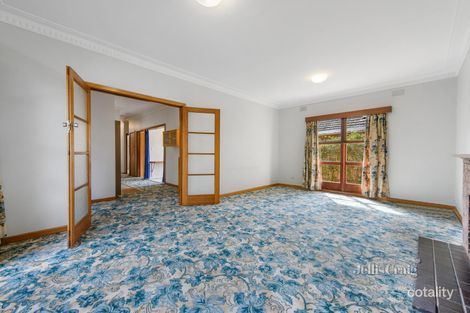 Property photo of 18 Naughton Grove Blackburn VIC 3130