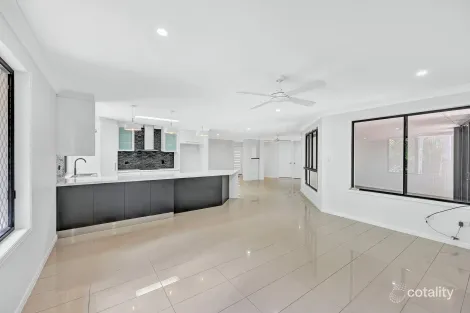 Property photo of 1 Wakefield Court Avoca QLD 4670