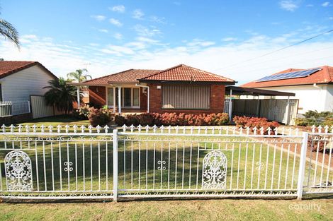 15 Wattle Ave, Macquarie Fields, NSW 2564