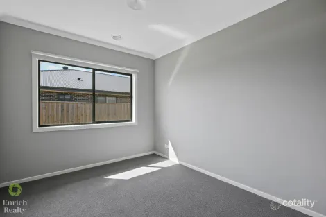 Property photo of 17 Coach Road Newborough VIC 3825