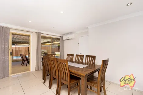 Property photo of 27 Francisco Crescent Rosemeadow NSW 2560