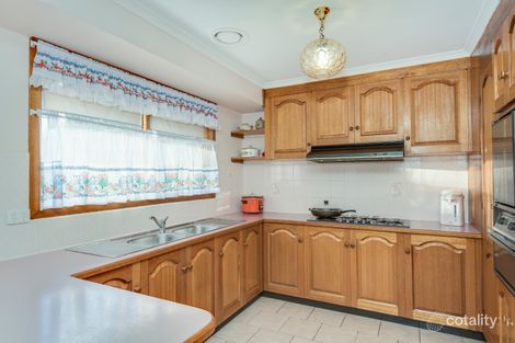 Property photo of 2 Southwell Close Endeavour Hills VIC 3802