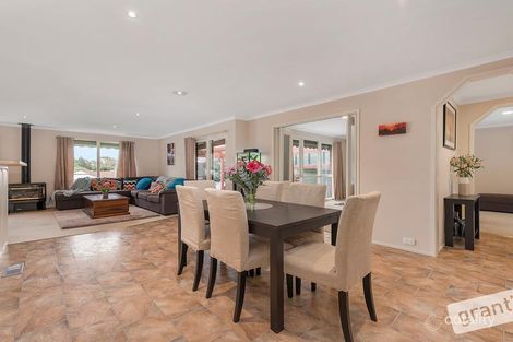 Property photo of 63 Mildura Crescent Endeavour Hills VIC 3802