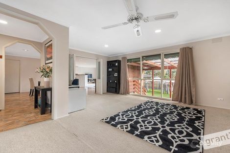 Property photo of 63 Mildura Crescent Endeavour Hills VIC 3802