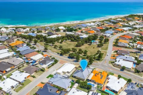 26 Boardwalk Bvd, Halls Head, WA 6210