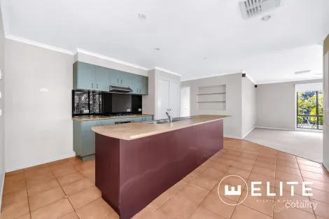 Property photo of 13 The Oval Berwick VIC 3806