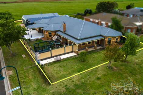Property photo of 32 Gleneagles Drive Melton West VIC 3337