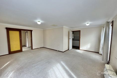 Property photo of 44 Fairbairn Crescent Kooringal NSW 2650