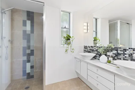 Property photo of 2/3108 The Boulevarde Carrara QLD 4211