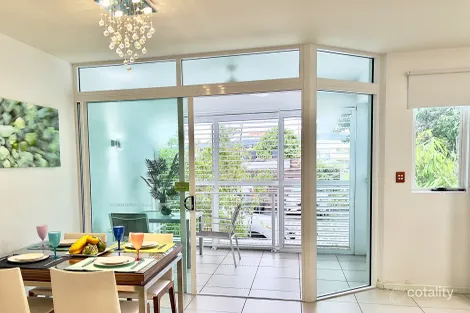 4/199-201 Lake St, Cairns North, QLD 4870