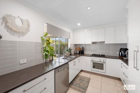 17 Sandpiper Ave, New Auckland, QLD 4680