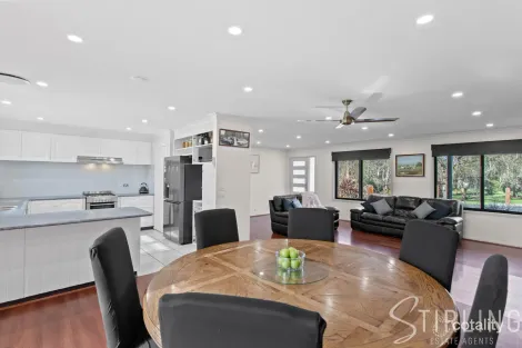 Property photo of 35 Finsbury Road Devon Meadows VIC 3977