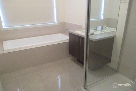 Property photo of 18 Mayflower Drive Cranbourne West VIC 3977