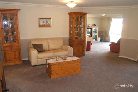 Property photo of 9 Sapphire Crescent Pakenham VIC 3810
