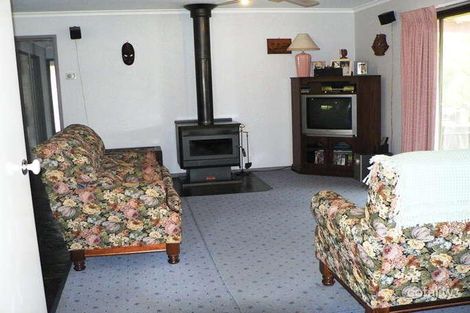 Property photo of 29 Robb Drive Romsey VIC 3434