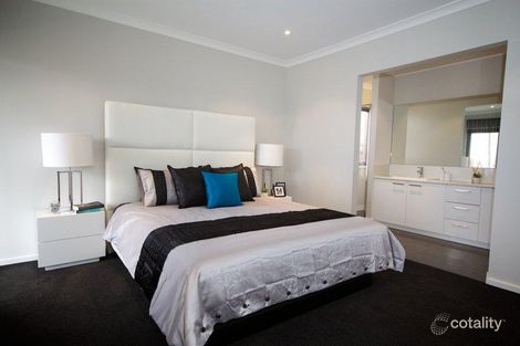 Property photo of 15 Heathland Circuit Cranbourne East VIC 3977