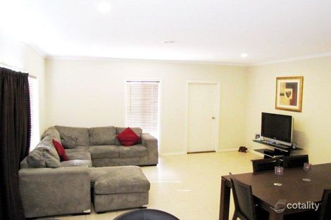 Property photo of 2 Roanoke Green Craigieburn VIC 3064