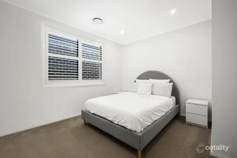 Property photo of 8 Caulfield Parkway Box Hill NSW 2765