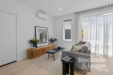 Property photo of 2/24 Thomas Street Rosebud VIC 3939