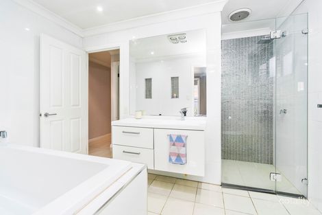 Property photo of 8 Queenscliff Drive Woodbine NSW 2560