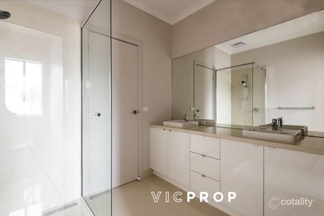Property photo of 206 Clarendon Drive Keysborough VIC 3173