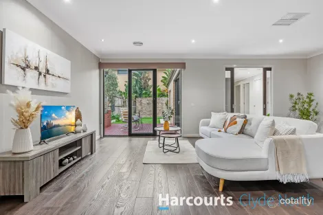 Property photo of 34 Flowerbloom Crescent Clyde North VIC 3978