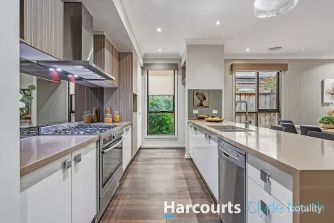 Property photo of 34 Flowerbloom Crescent Clyde North VIC 3978