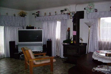 Property photo of 9 Charles Green Avenue Endeavour Hills VIC 3802