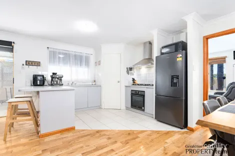 Property photo of 8 Hibiscus Street Utakarra WA 6530