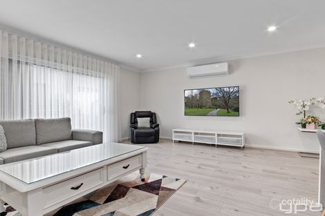 Property photo of 11 Woko Walk Wollert VIC 3750