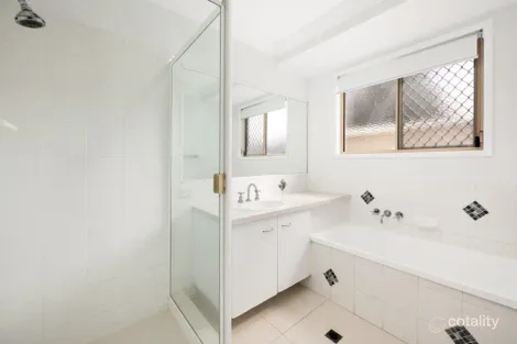 Property photo of 18 Franklin Place Sippy Downs QLD 4556