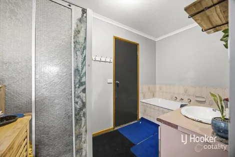 Property photo of 10 Intervale Drive Wyndham Vale VIC 3024
