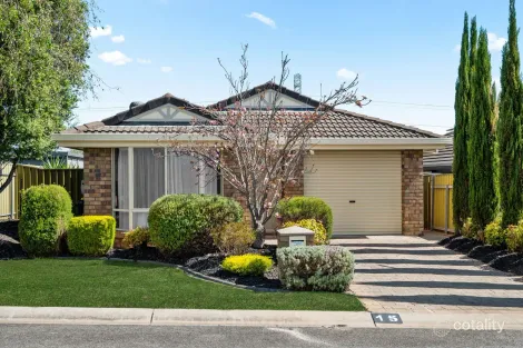 15 Lindsay Ct, Aberfoyle Park, SA 5159