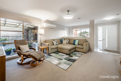 Property photo of 32 Cornwell Crescent Cranbourne East VIC 3977