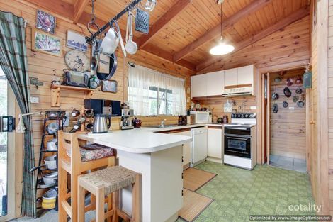 Property photo of 31 First Parade Raymond Island VIC 3880