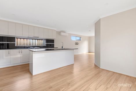 Property photo of 70 Aquatic Drive Cranbourne West VIC 3977