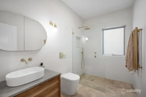 Property photo of 5 Northcliffe Drive Lake Heights NSW 2502