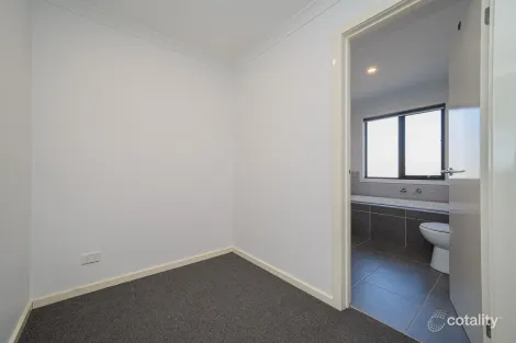 Property photo of 3 Randwick Lane Clyde North VIC 3978