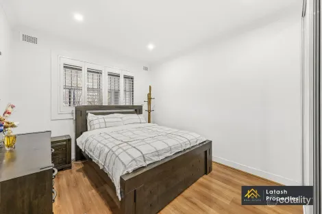 Property photo of 18 Como Road Greenacre NSW 2190