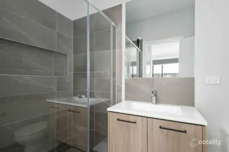 Property photo of 23 Fleece Loop Oran Park NSW 2570